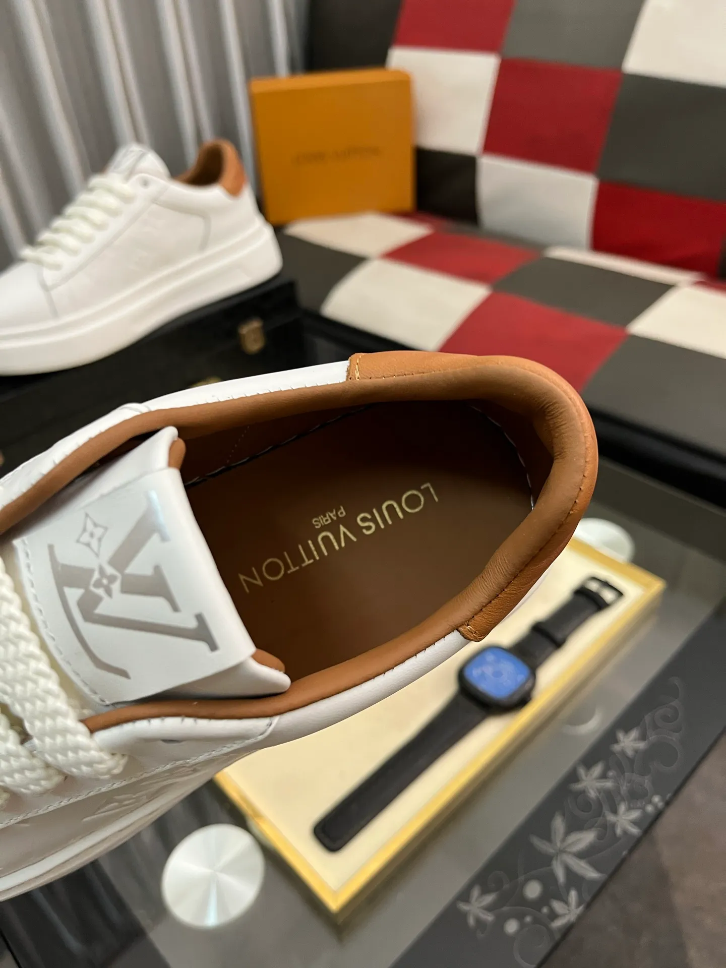 Men's shoes 💰480⌚️⌚️【LOUlS VUlTTON】Louis Vuitton～unique modern sneakers. LV counter purchasing 🏃casual shoes😍😍 Men's 2025 counters are on sale at the same time. The original brand imported from Italy selects first-layer soft cowhide. ➕Special material 🐑Sheepskin lining Size: 38-442⃣️Colors available